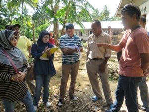 Diskusi di Lokasi Pabrik Es