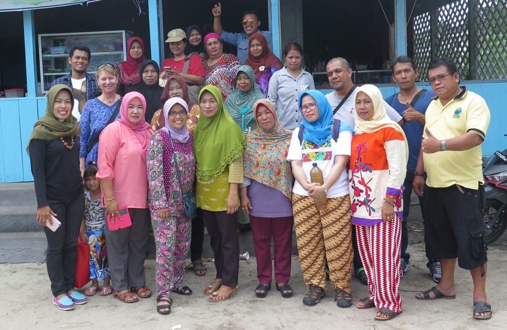 Lincah Jari Perempuan Tanjung Batu