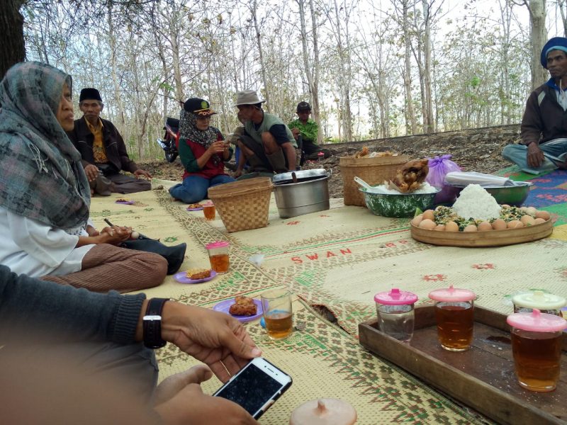 Tradisi Wiwitan Pada Kegiatan Pemanenan Kayu Jati HKm Sedyo Rukun Banyusoco